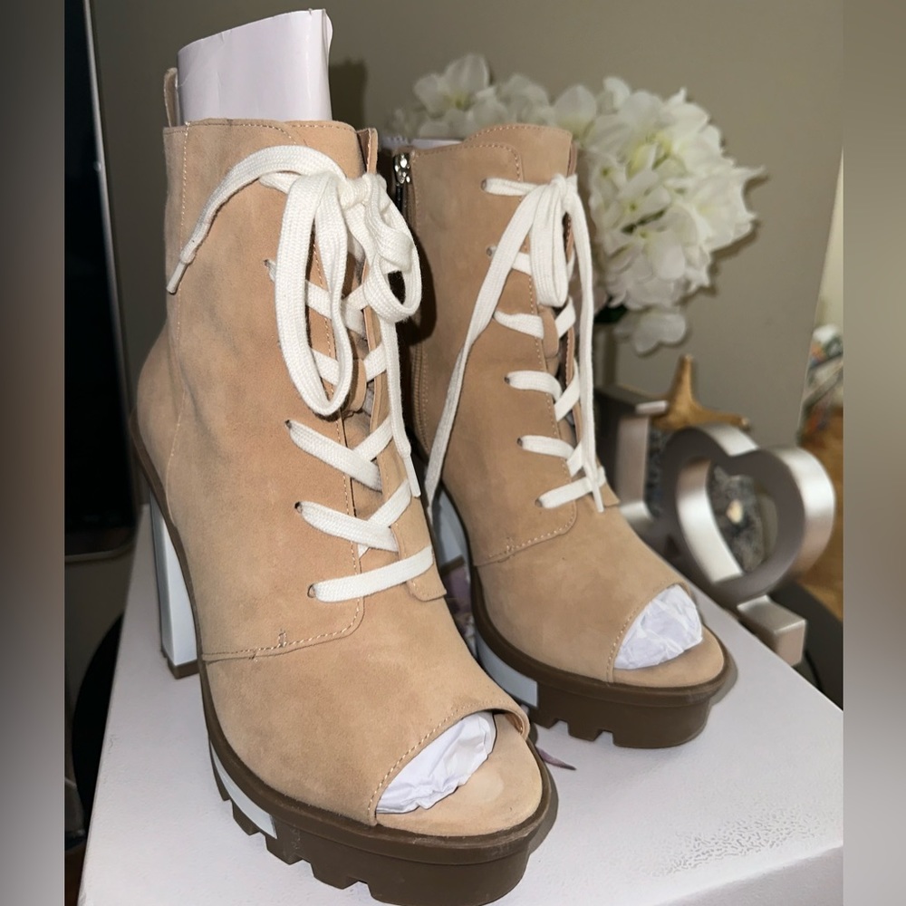 Jessica Simpson Sneaker Style Open Toe Heels 7.5, Almond, Suede